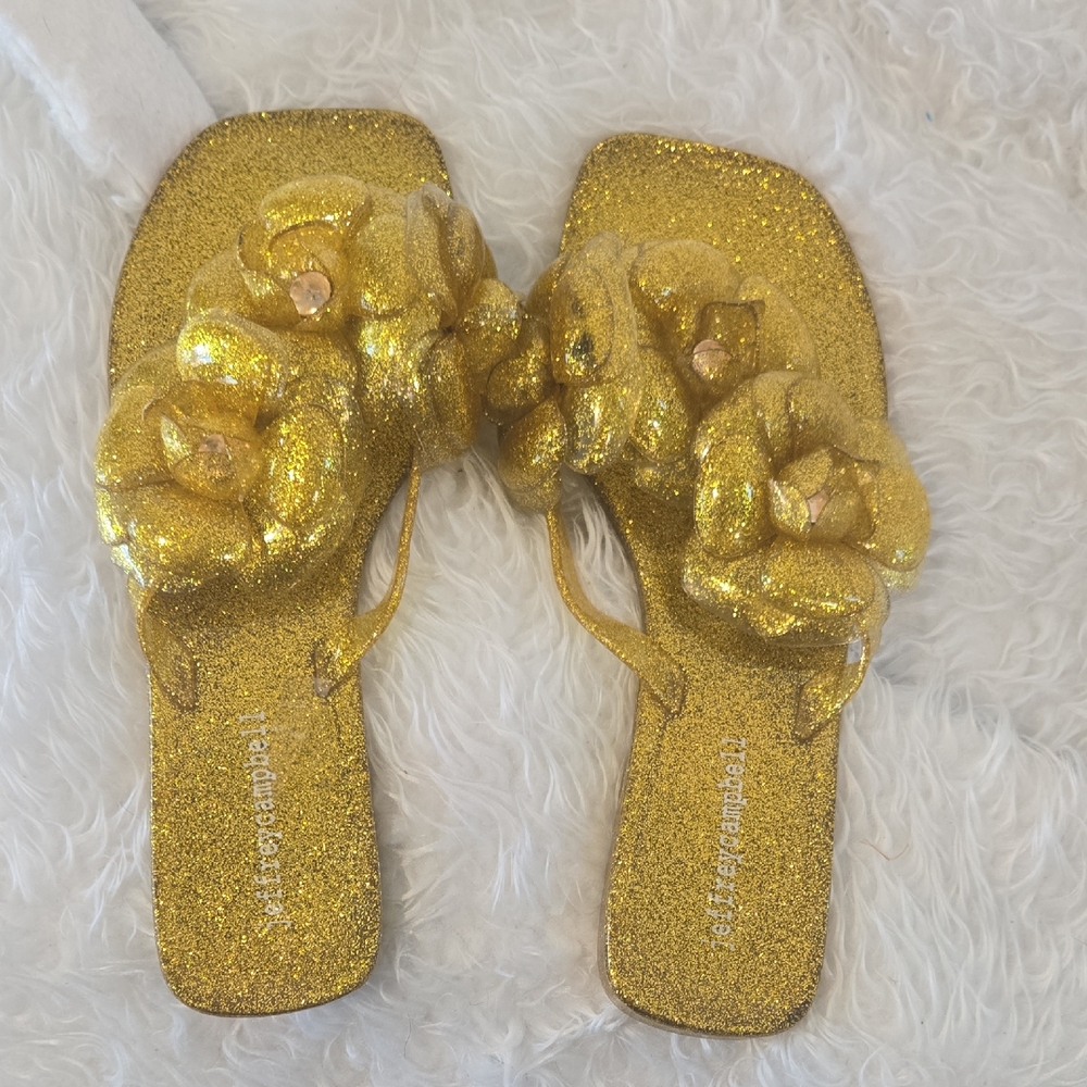 Jeffrey Campbell Gold Glitter Flower Sandals
Size‎ 8M